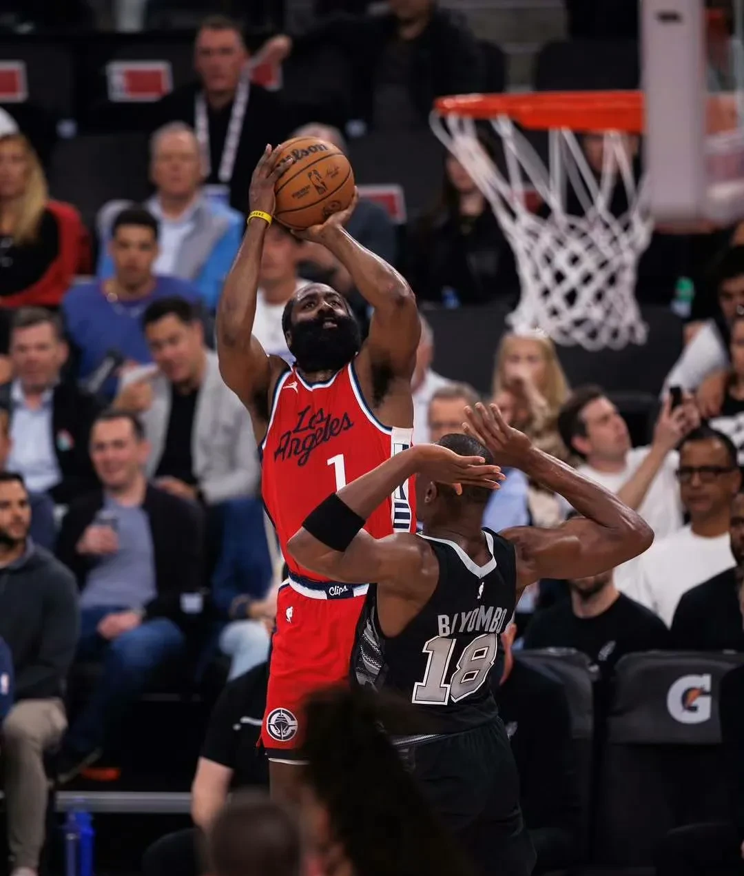 今晨体能课后，洛杉矶快船绝杀压哨备战德国杯，质疑声仍在，心理建设被强调(库里雷霆12个三分全场回放)开云体育赛事直播